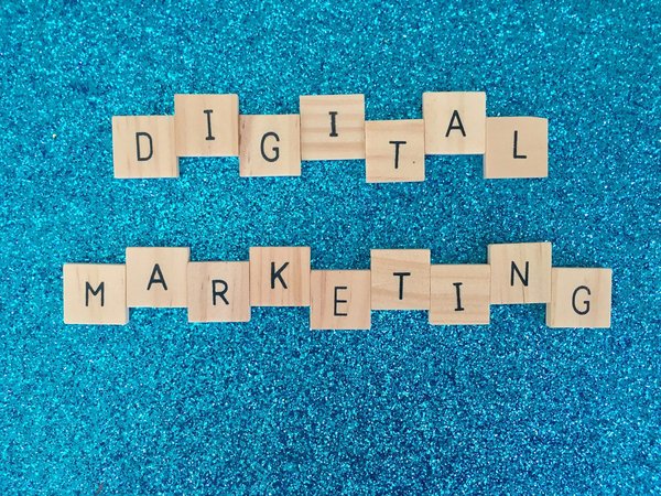 Maîtrisez le marketing digital avec seo et analytics centralisés